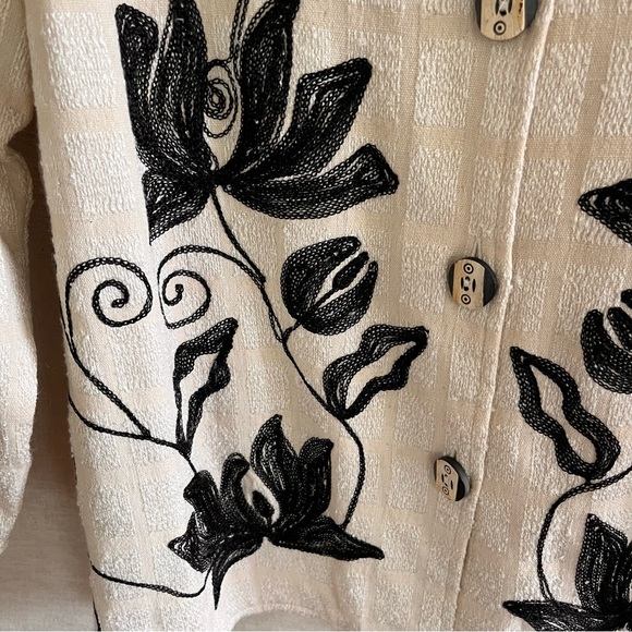 Maggie Barnes Vintage Embroidered Floral Black and White Jacket - 1X - Picture 8 of 12